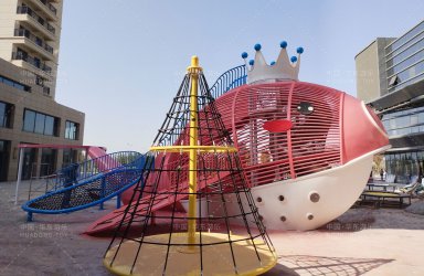 新(xin)疆喀什市(shi)北湖(hú)珑灣海鲸魚樂園